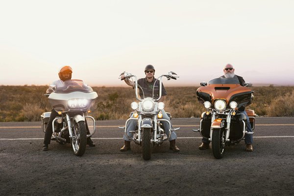 Comment les nouvelles technologies de communication entre véhicules et infrastructures influencent-elles la fluidité du trafic?